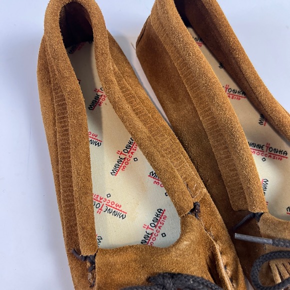 NEW Minnetonka Moccasins Women Brown Suede Beaded Thunderbird Fringe Slip On  7 - Picture 4 of 12